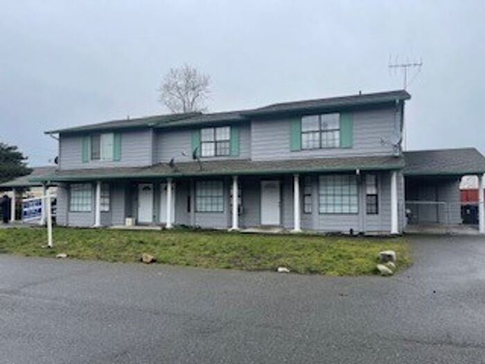 Nice 3 Bedroom 1 1/2 Bath Townhouse in Tac... Townhome Rentals in