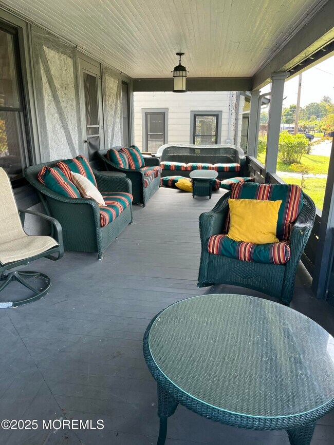 Foto del edificio - 404 Lake Dr