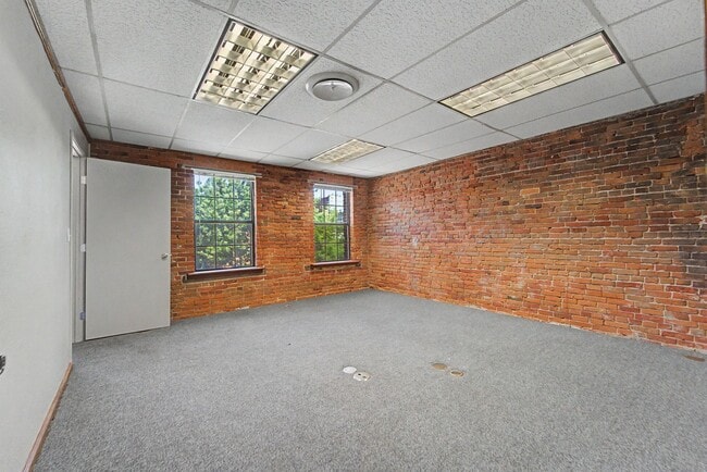 Building Photo - 1113