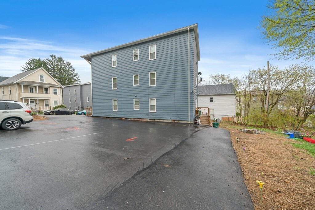 15 Seward St Unit 2, Worcester, MA 01604 Room for Rent in Worcester