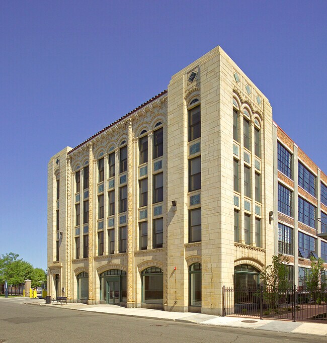Foto del edificio - 41 Burroughs St. Apt. 306