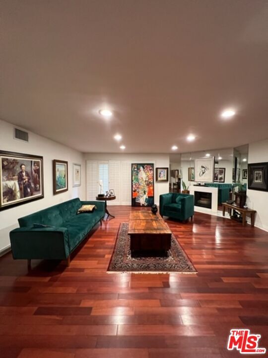 Foto del edificio - 5315 Yarmouth Ave