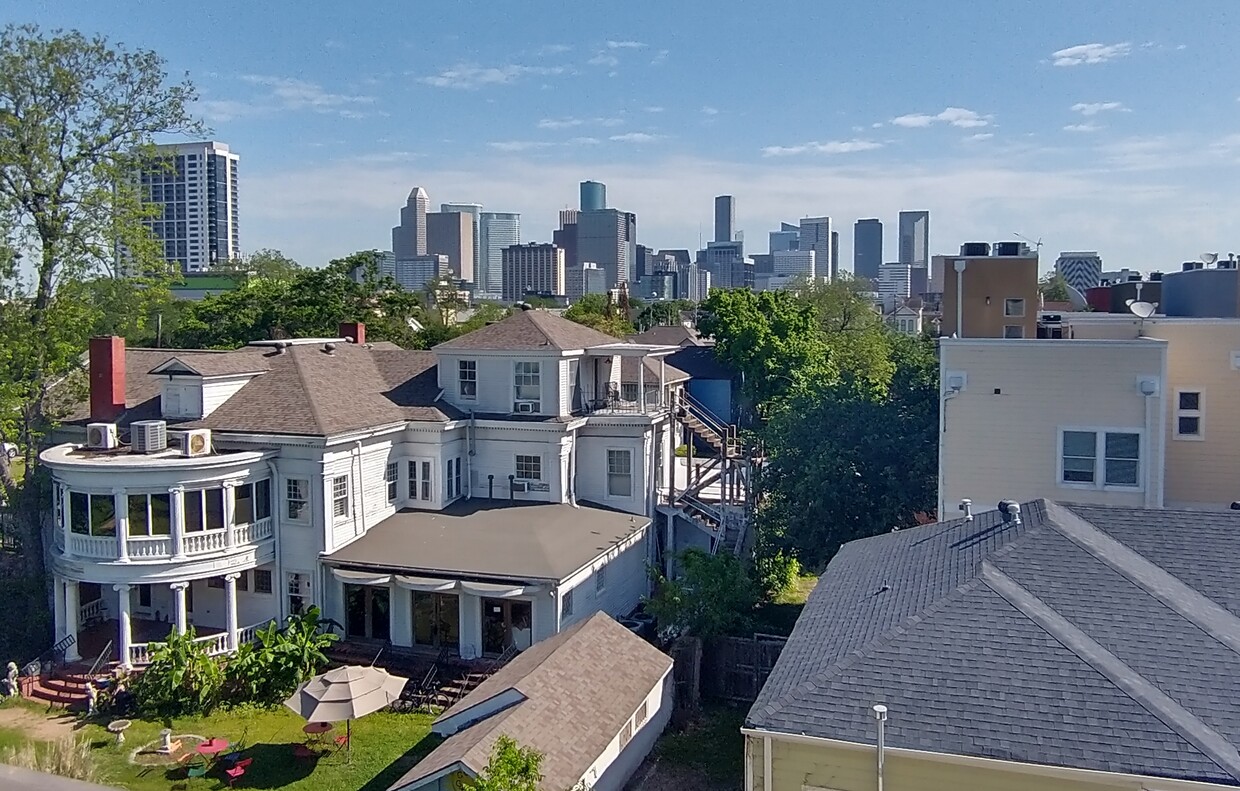 Our rooftop view. Spectacular and relaxing! - 3406 La Branch St