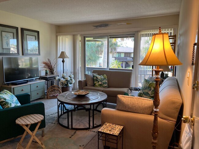 Foto del edificio - Furnished Condo with Water Views