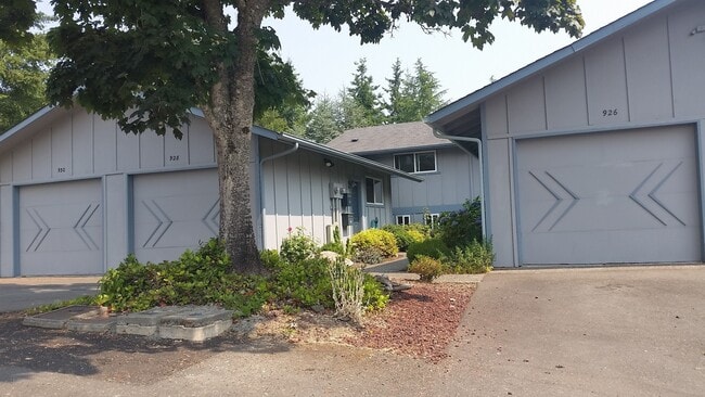 Bainbridge Townhouse with garage - Bainbridge Townhouse with garage