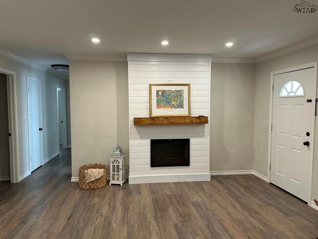 Building Photo - 4511 Spencer Dr