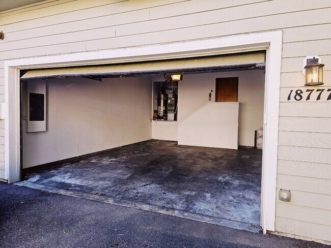 Building Photo - Morrison Duplex