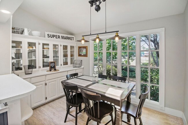 Building Photo - Garfield House: Fully Furnished House, Large private lot across from Golf Course $300 Utility Fee