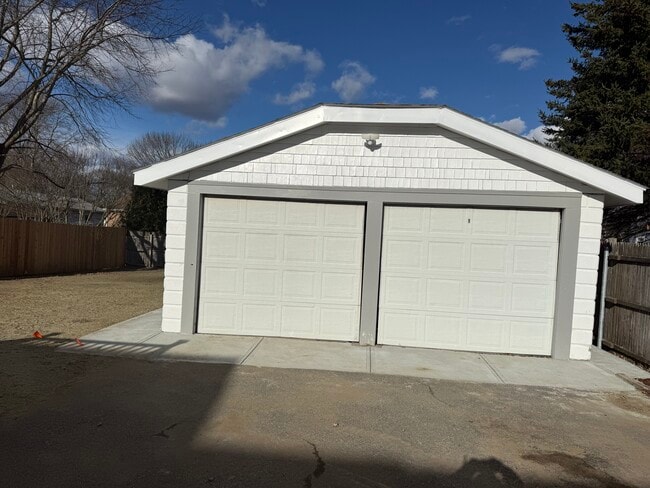 Building Photo - 33 Rosegarden St