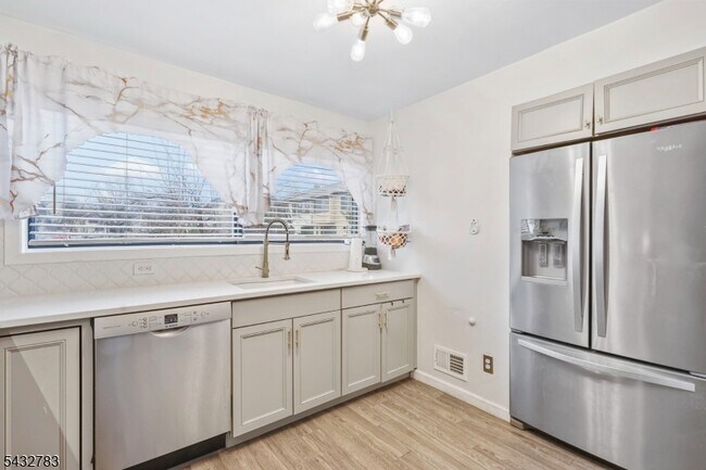 Foto del edificio - 424 Tall Oak Ln