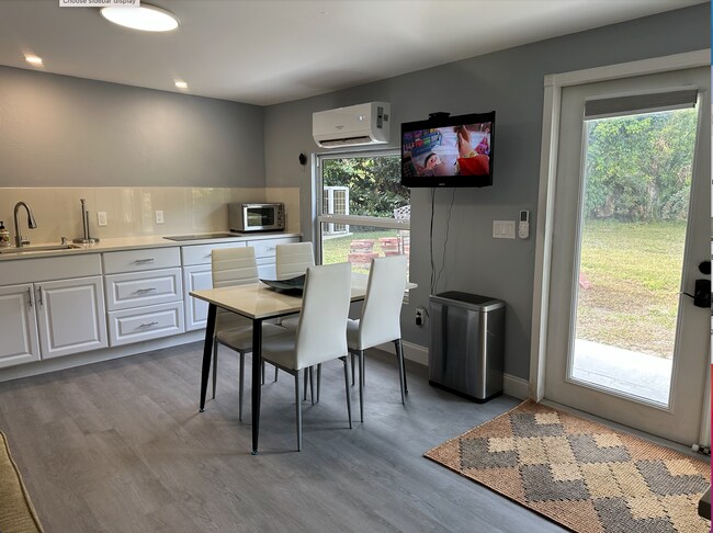 Foto del edificio - 493 Castle Dr