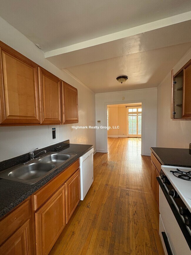 Foto del edificio - 909 Elmwood Ave
