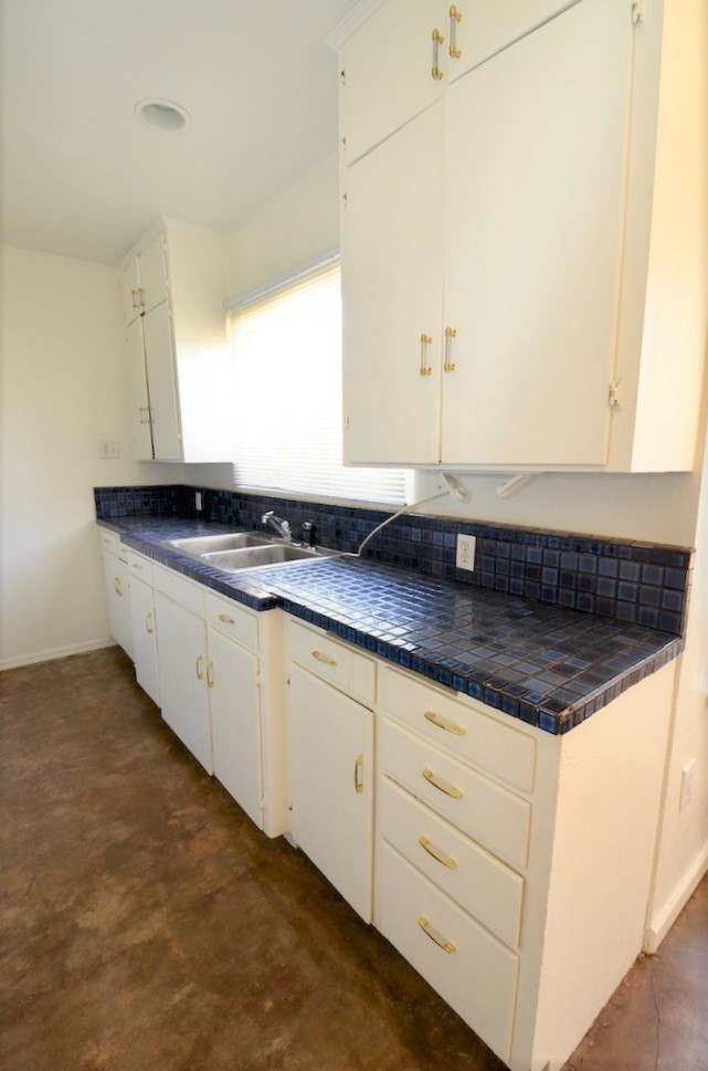 Building Photo - 1404 E Almeria Rd