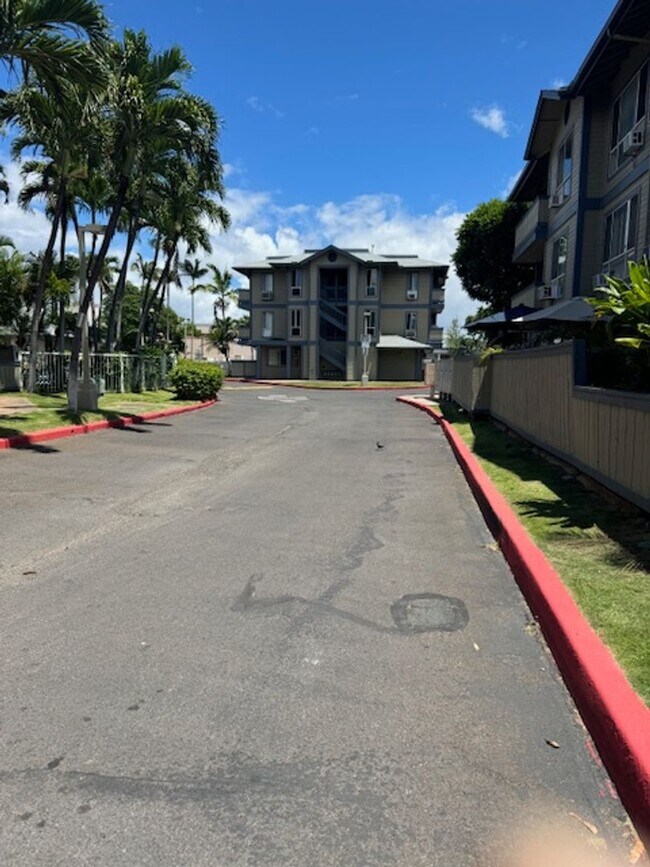 Building Photo - Sunrise Townhouse Available Now