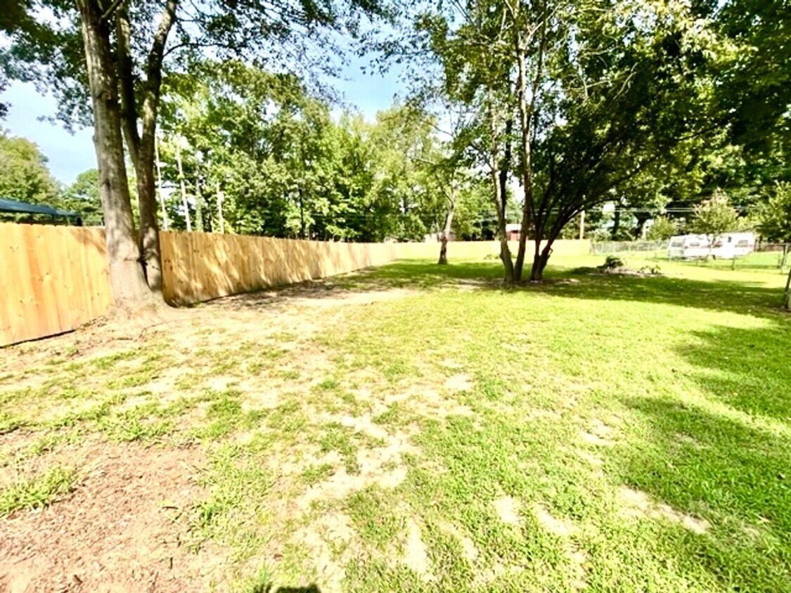 Building Photo - 406 Parkview-Now Pre-leasing!