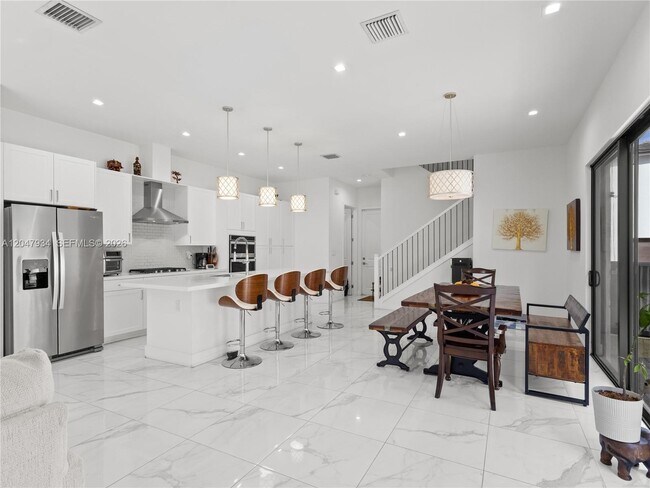 Foto del edificio - 4388 NW 81st Ave