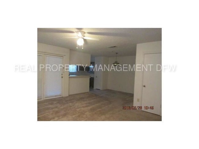 Building Photo - 2106 Rainbow Dr