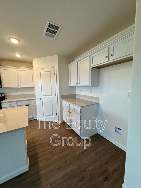 Building Photo - 31091 Rd 70