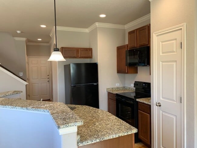 Building Photo - Town home for rent