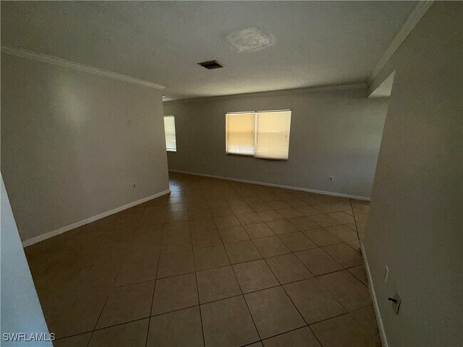 Building Photo - 5820 Algiers St