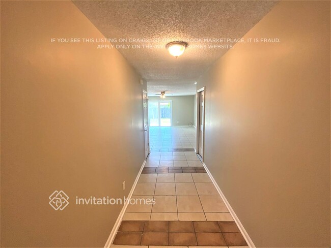 Foto del edificio - 8649 Collins Ridge Blvd S