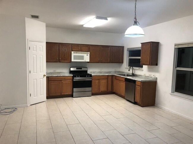 Building Photo - 713 Camino Alto Dr