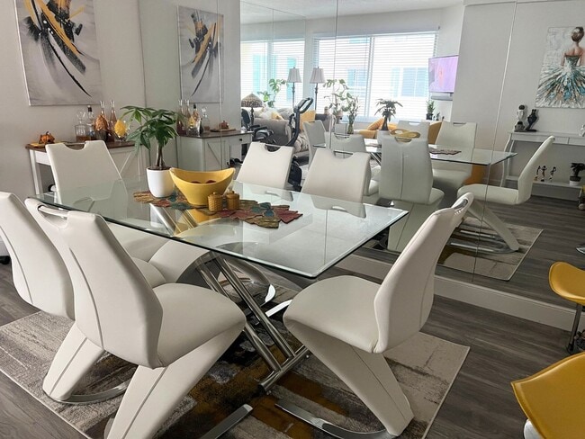 Building Photo - Charming 1BR/1BA Condominium in Financial ...