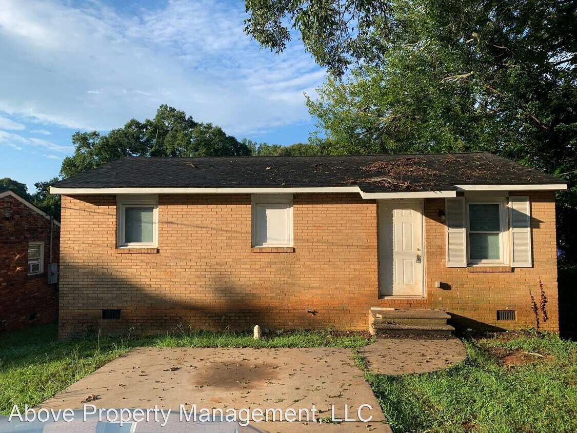 Primary Photo - 3 br, 1 bath House - 695 Saxon Avenue