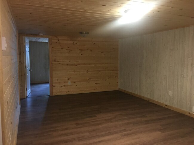 Building Photo - 4 Bed 2 Bath Duplex