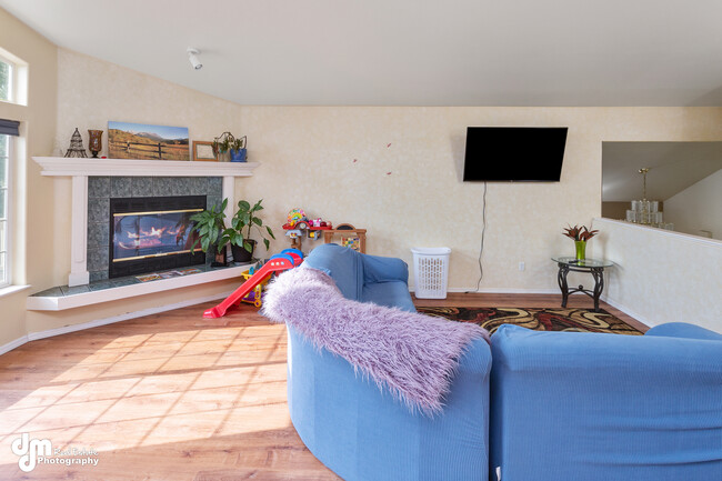 Building Photo - 11760 Alderwood Loop