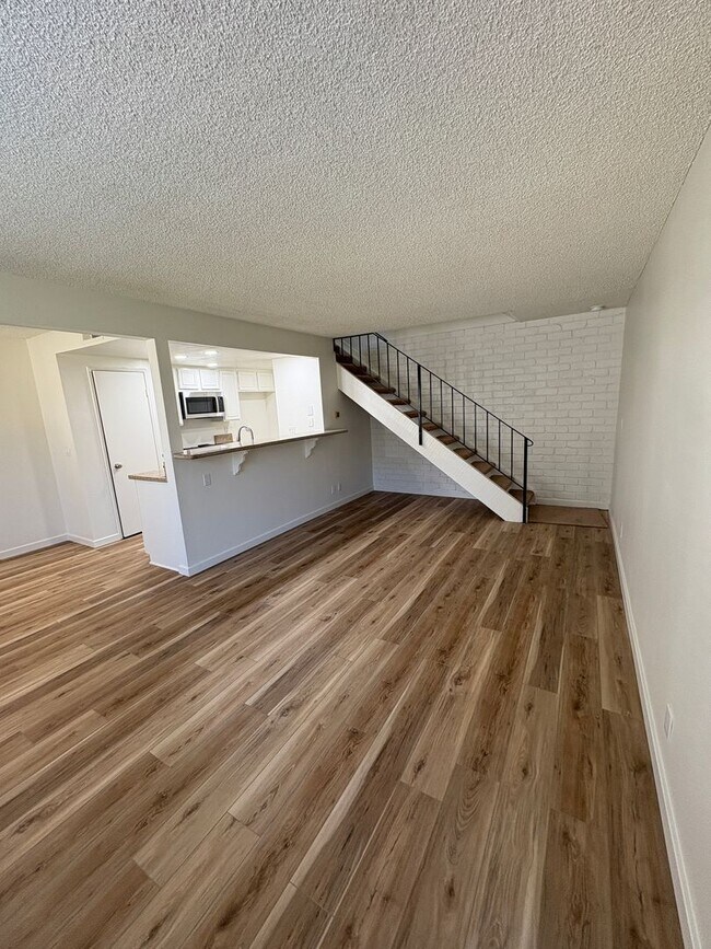 Foto del edificio - 2 + 1  2 Story Townhouse Ventura, CA