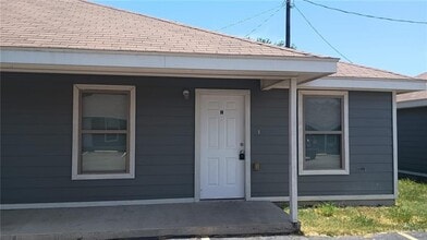 Building Photo - 2901 E de la Rosa Dr