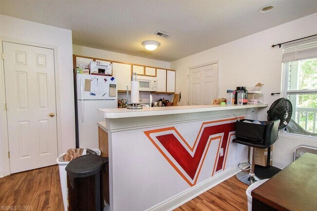 Foto del edificio - Charming 3-Bedroom Townhome with Private E...