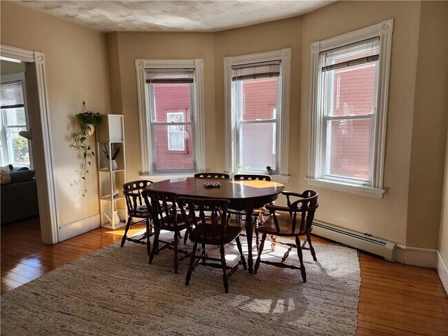 Foto del edificio - 36 Tucker Ave