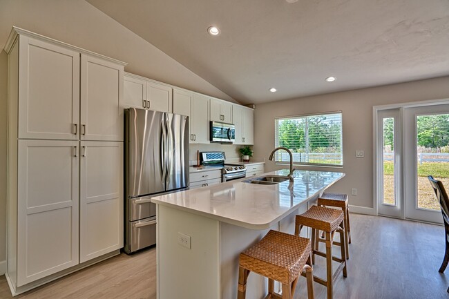 Building Photo - NEW HOME! 3/2  in Hawthorne