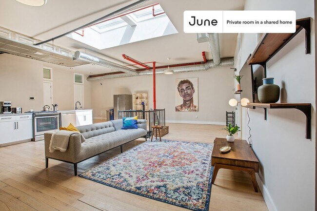 Building Photo - Prime Private ROOM in Williamsburg