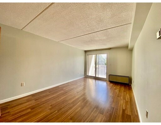 Building Photo - 200 Cove Way
