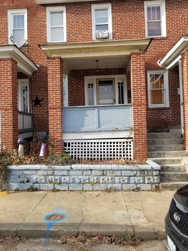 Primary Photo - 1019 Bank St