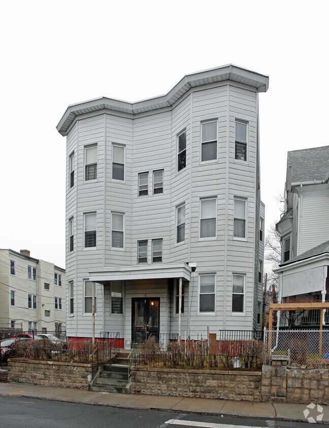 Primary Photo - 7 Robbins Pl