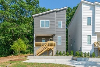 Building Photo - 2422 Stivers St