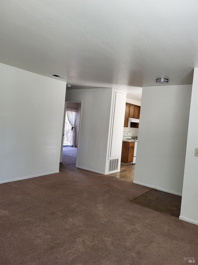 Building Photo - 2366 Pinercrest Dr
