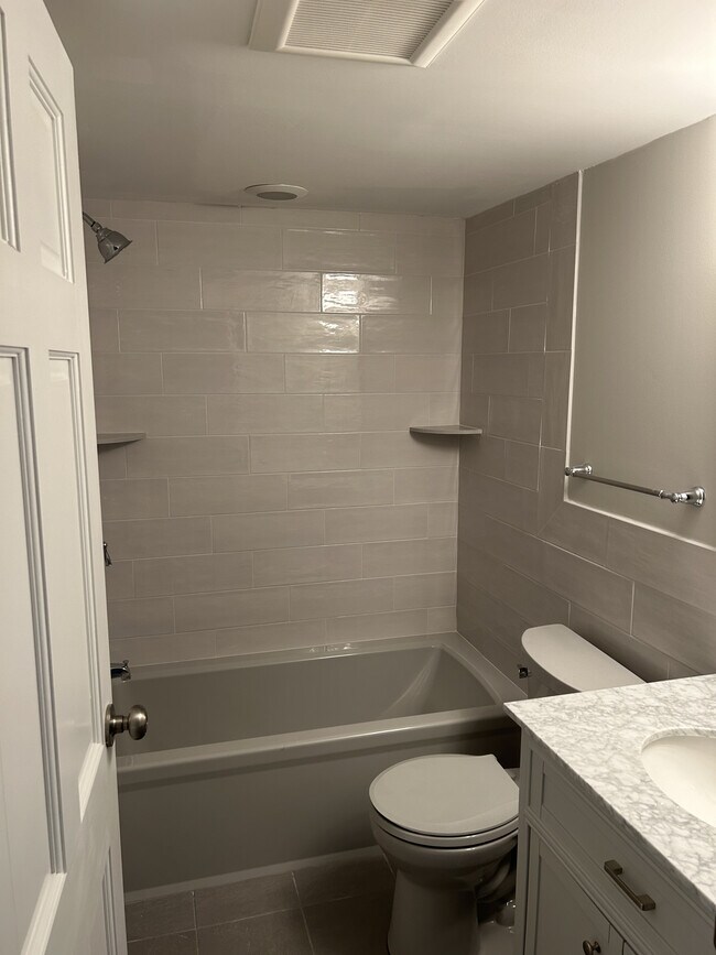 Baño - 33 Windemere Apartments