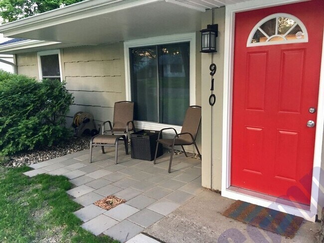 Foto del edificio - Now leasing for July!