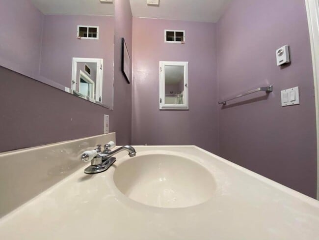 Building Photo - 258 Cove 5 Cove
