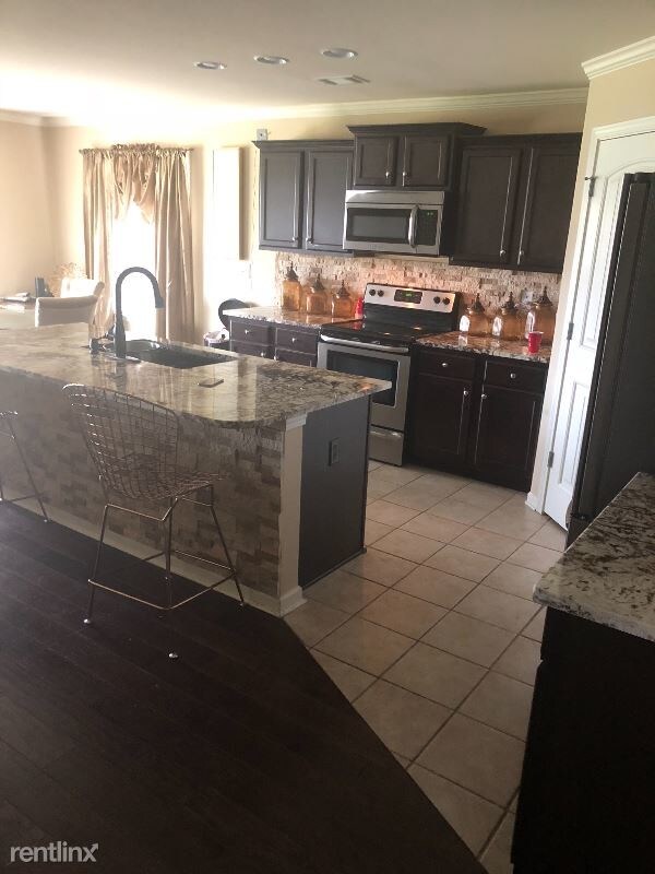 Building Photo - 5 br, 3 bath House - 3936 Barons Ct
