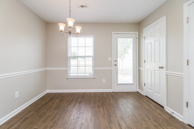 Building Photo - 3014 Deer Trail Dr