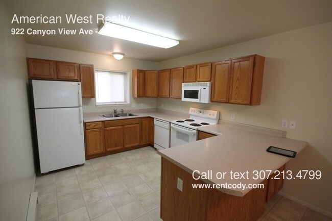 Building Photo - 922 Canyon View Ave