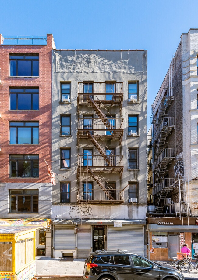 Building Photo - 154 Mott St