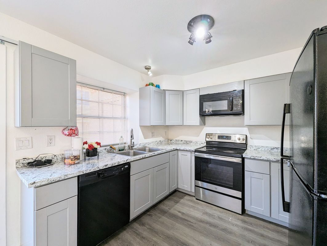 Foto principal - 4601 N 102nd Ave