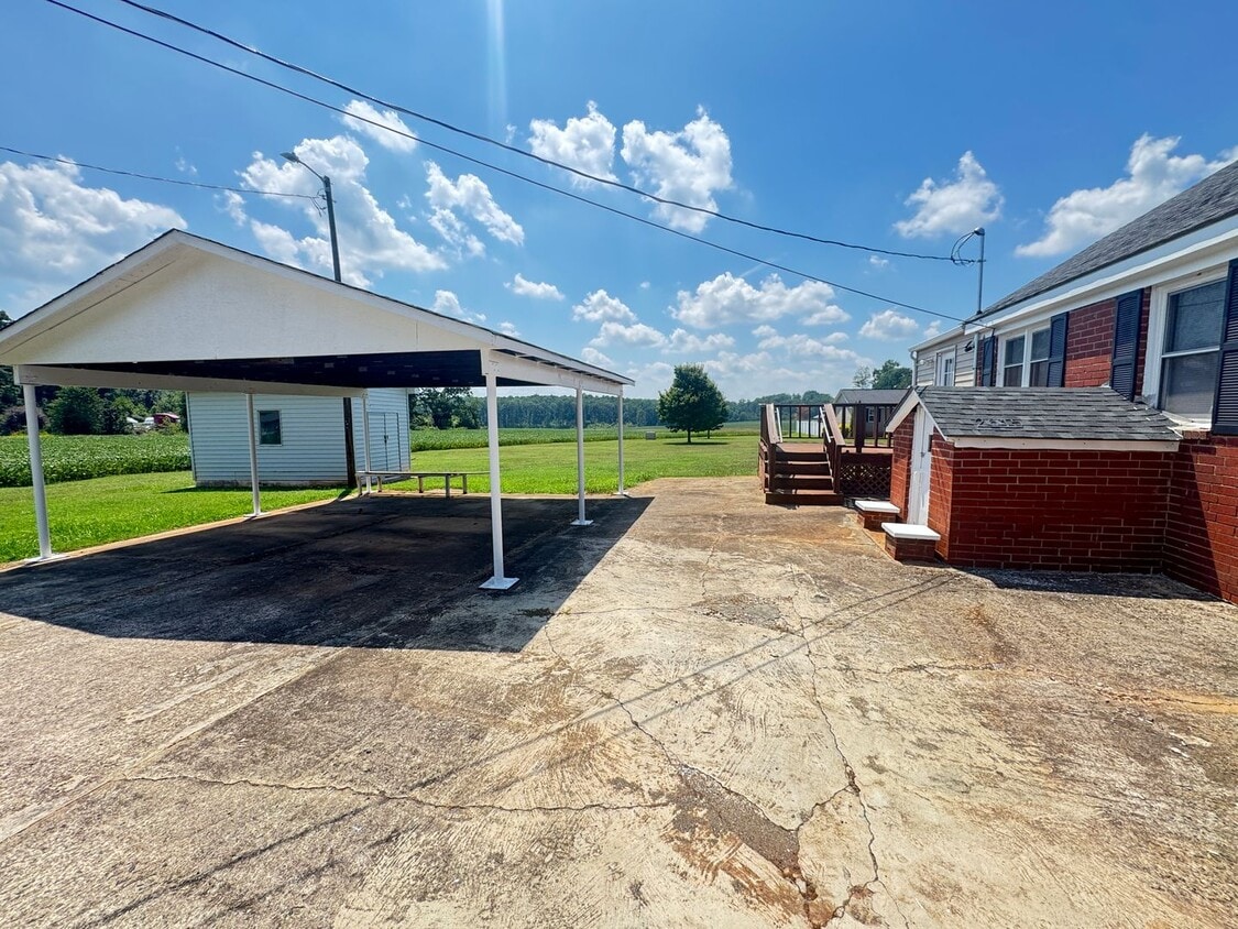 Primary Photo - 2615 Airport Rd